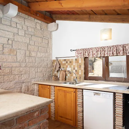 Villa Lux Casa Histria 2 *