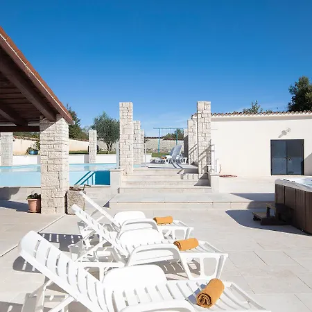 Lux Casa Histria 2 * パジン